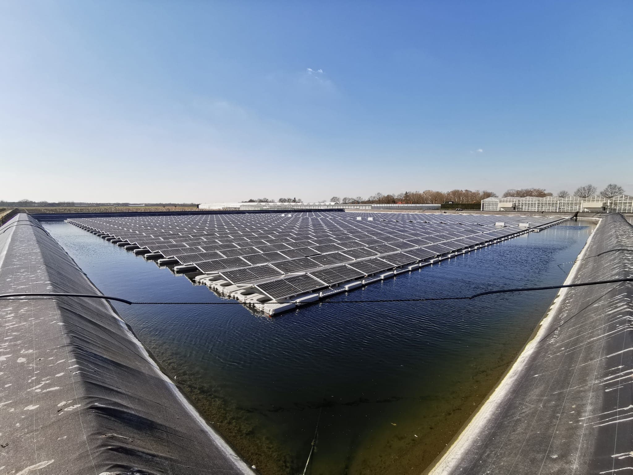 Zonnepanelen op water