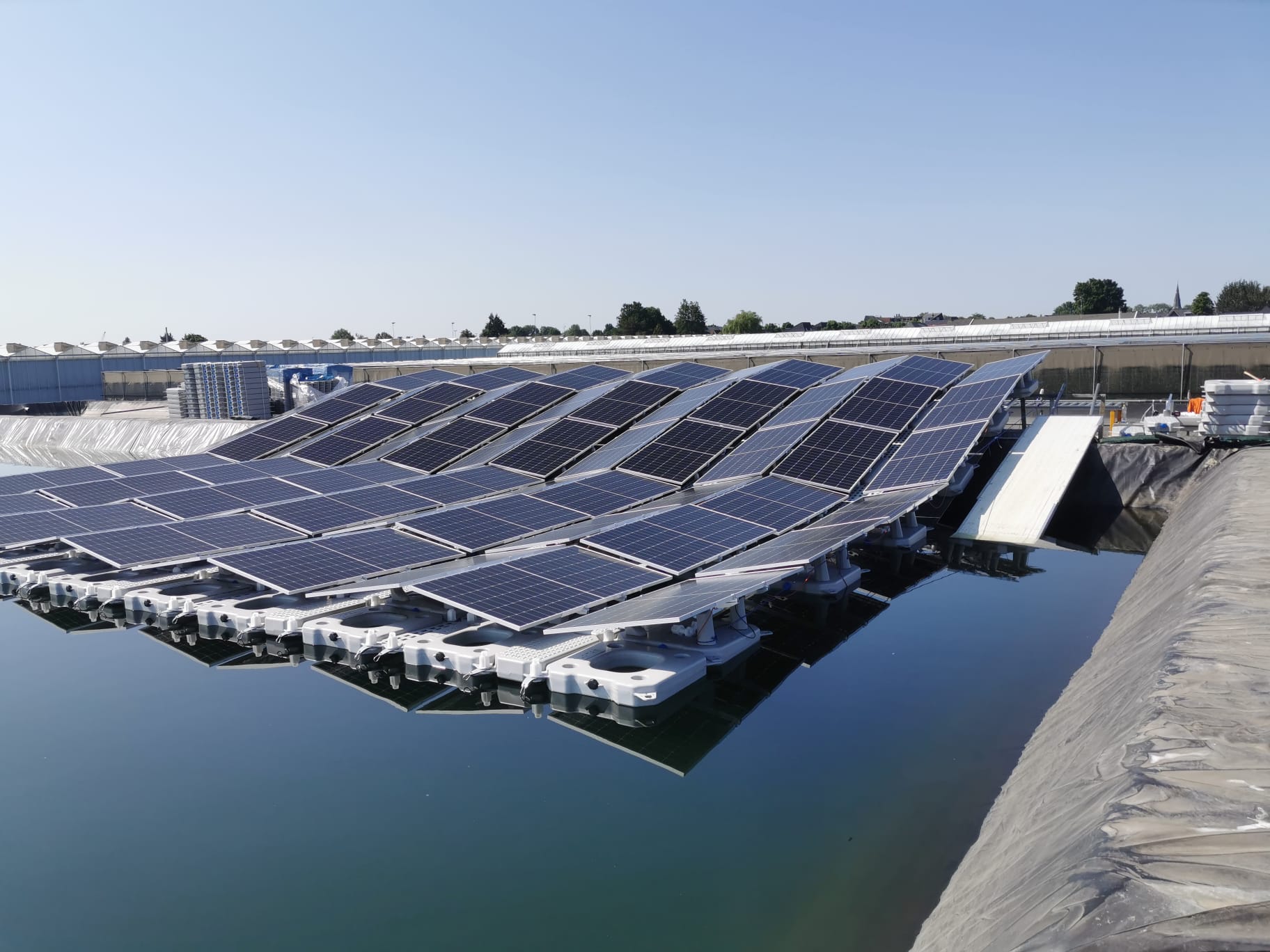 Zonnepanelen op water
